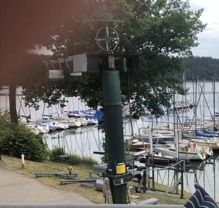 Kran und Slip am Yachtclub